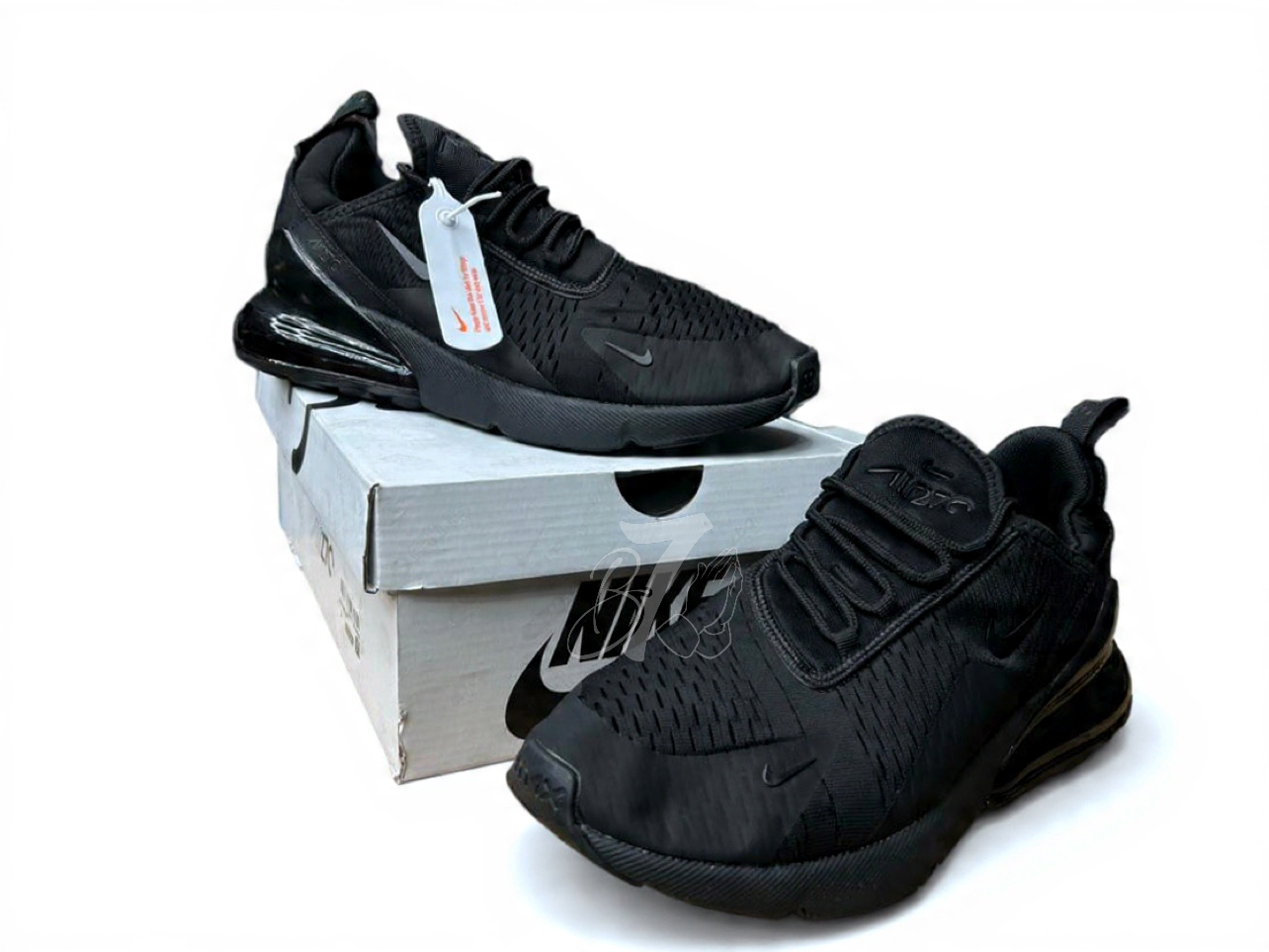 NIKE 270